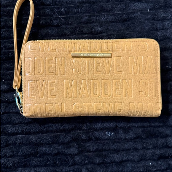 Steve Madden Wallet Mustard Stamped Logo Zip Organizer Wristlet - Picture 1 of 8